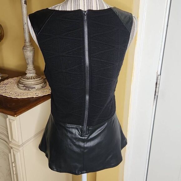 Sanctuary quilted faux leather black top women's size M - Picture 3 of 3